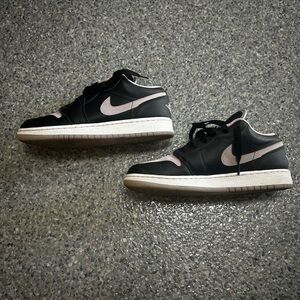 Air Jordan 1 Low SE Black Iced Lilac 6.5Y